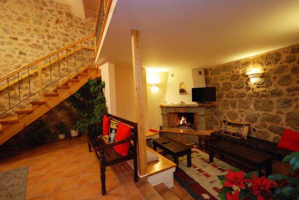 Hotel Parnassos Arachova Bagian luar foto