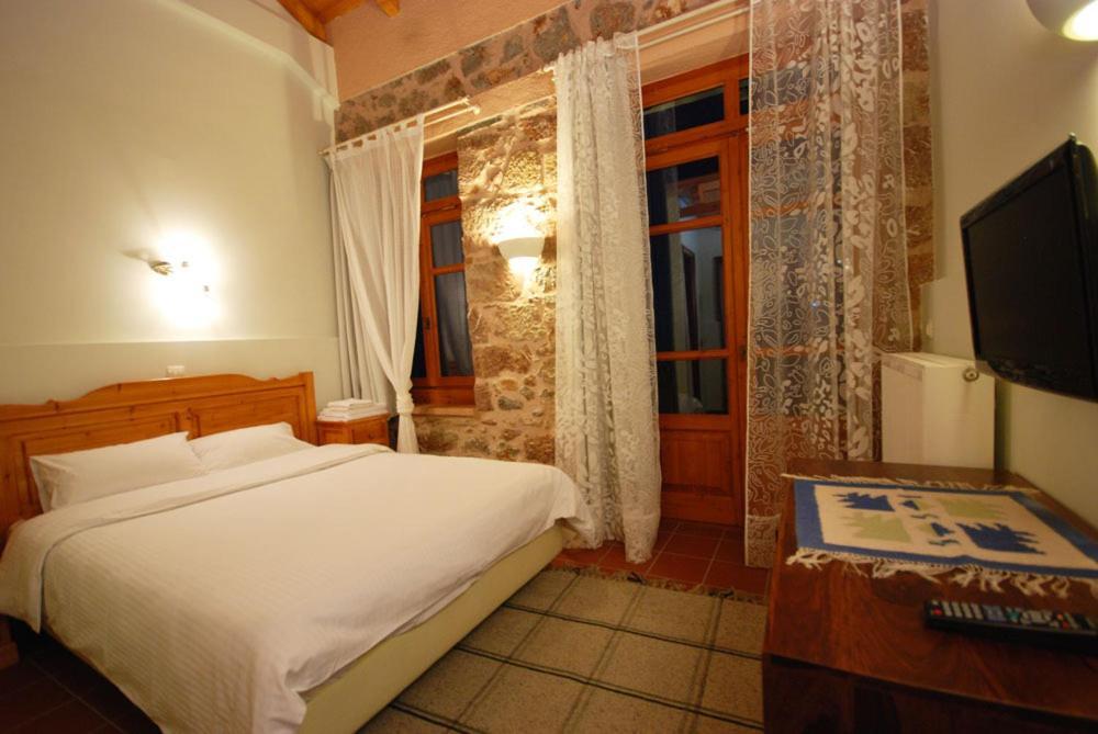 Hotel Parnassos Arachova Bagian luar foto