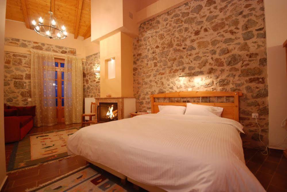 Hotel Parnassos Arachova Bagian luar foto