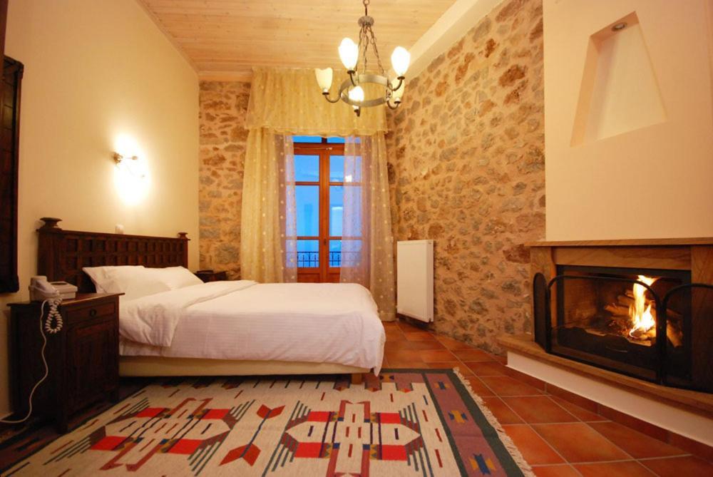 Hotel Parnassos Arachova Bagian luar foto
